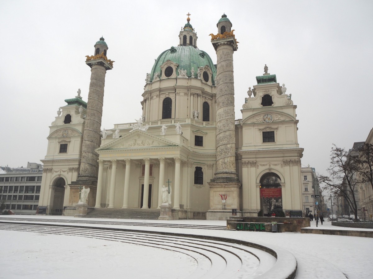 Winter in Wien Karlsplatz