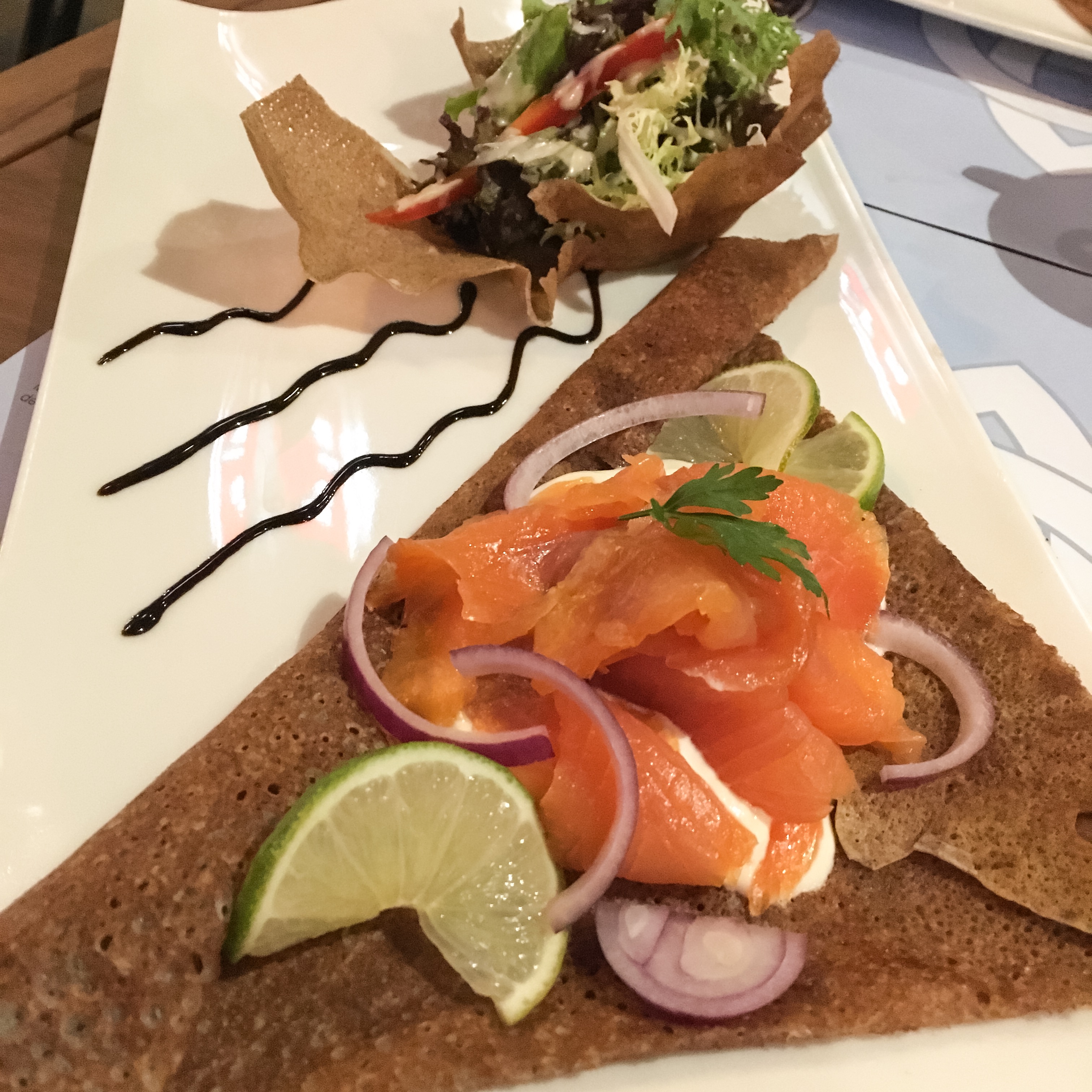 Lachs-Galettes im Les Matelots in Luxemburg.