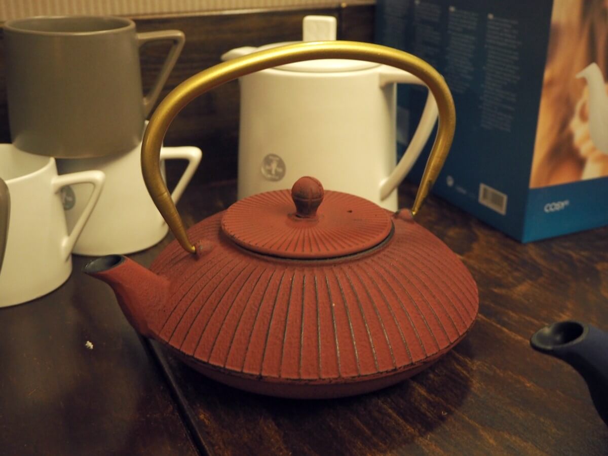 Erfahre mehr über guten Tee und die Bredemeijer Teekannen. Begleite mich zu einem Tea-Tasting im Tee Tea Thé in Berlin-Schöneberg.